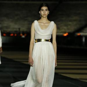 LA CRITIQUE DE ELLE  À Athènes, Dior retrouve sa liberté