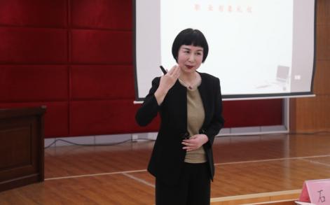 桂林市叠彩区妇联为女干部做政务形象礼仪培训